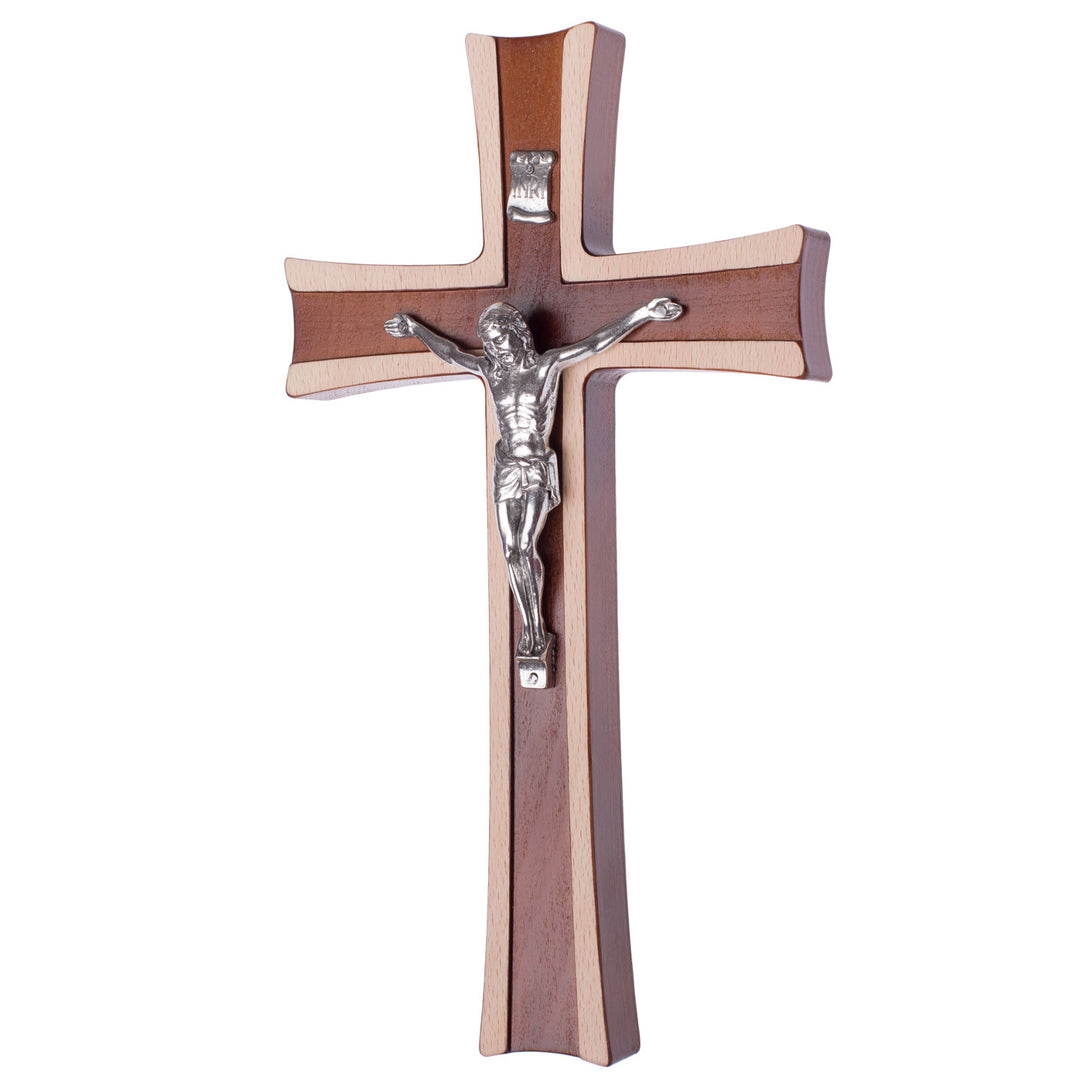 Houten hangend kruis tweekleurig met een gestreept kruis bruin 25x14x1.6cm