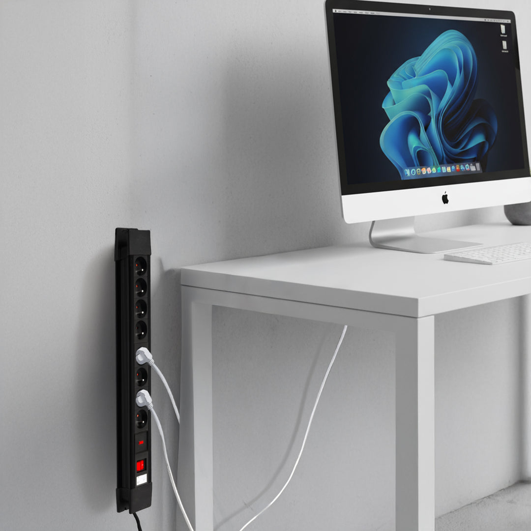 Stekkerdoos 8 contactdozen met penaarde  kinderbeveiliging Maclean MCE11