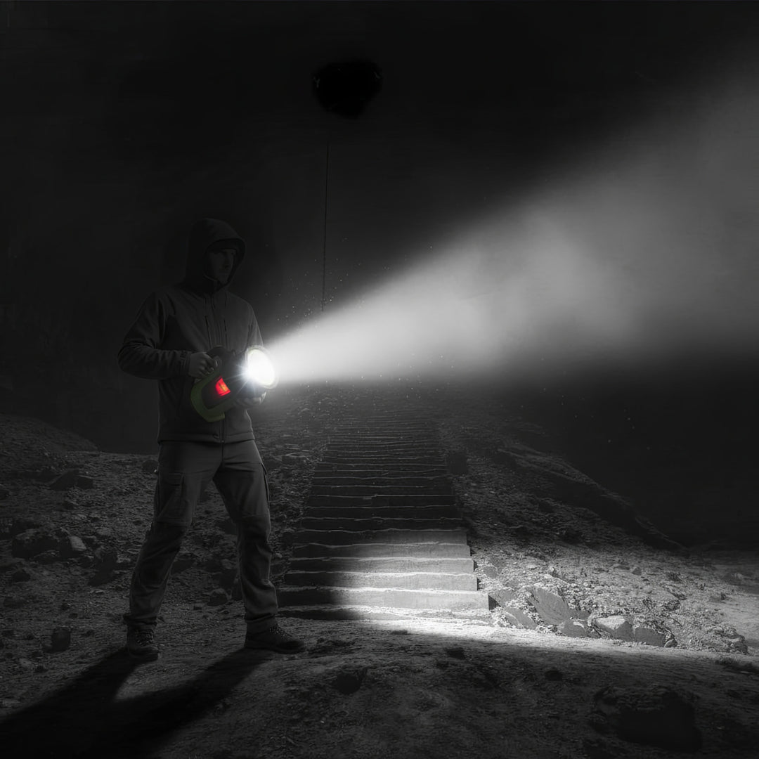 Maclean MCE345 LED 3 in 1 oplaadbare zaklamp met 2 stadslichten en powerbank functie voor kamperen buiten USB 3 Lichtstanden 5W XM-L-T6 Koud wit 6500K 3.7V 3x18650 4500mAh IP65