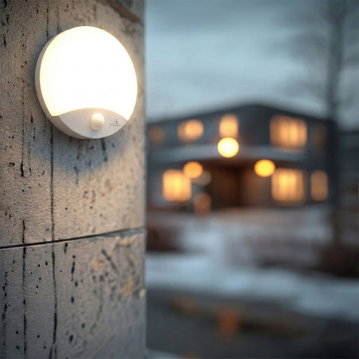 Maclean MCE357 LED lamp met infrarood bewegingsmelder bereik tot max. 9 m 10W IP44 naturel wit 4000K 900lm IP44 voor buiten en binnen Wit