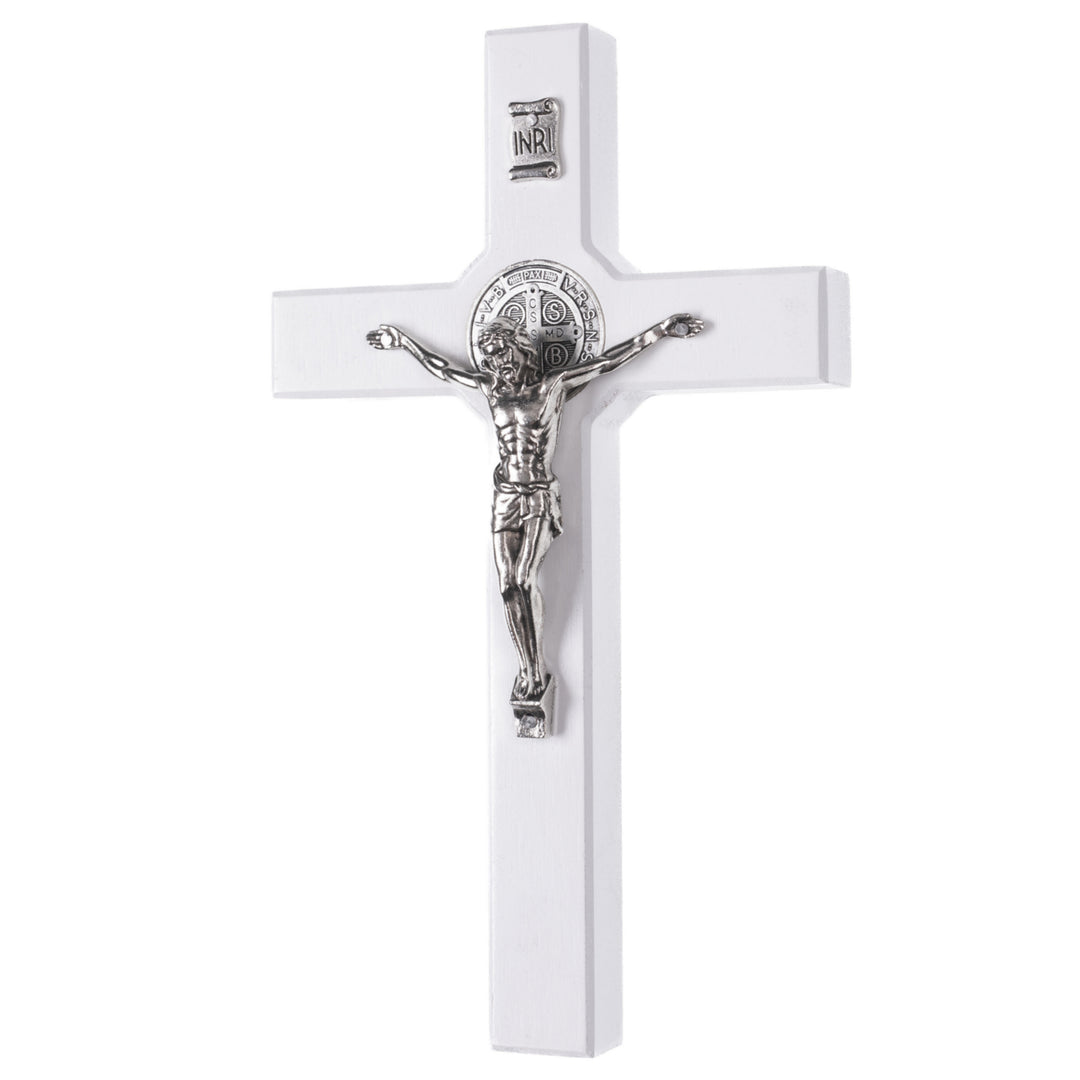 Houten kruis van Sint Benedictus hangend met pasque wit 22x12x1.8cm