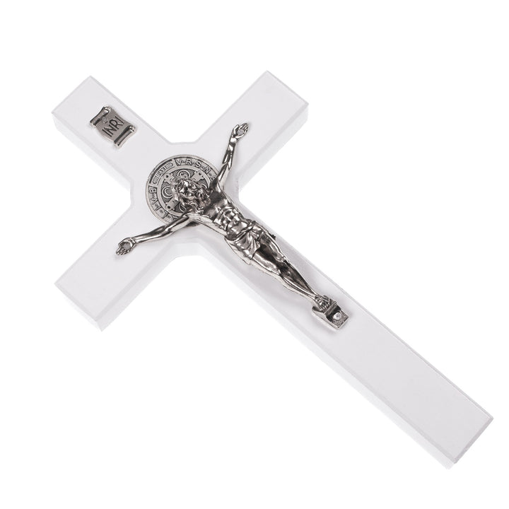 Houten kruis van Sint Benedictus hangend met pasque wit 22x12x1.8cm