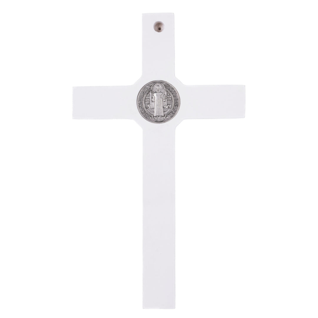 Houten kruis van Sint Benedictus hangend met pasque wit 22x12x1.8cm