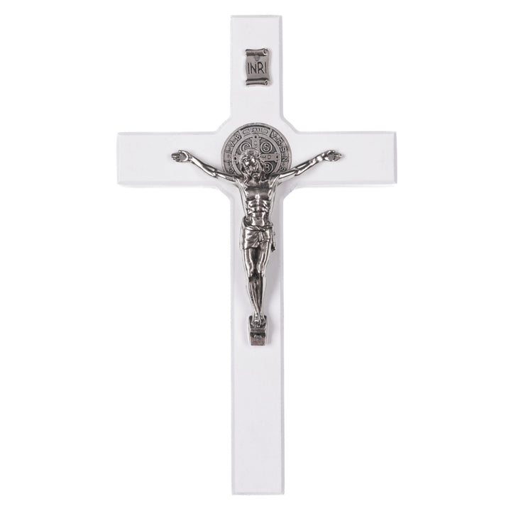 Houten kruis van Sint Benedictus hangend met pasque wit 22x12x1.8cm