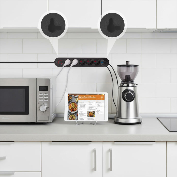 Maclean stekkerdoos, 5-polige verlengkabel + 3xUSB, 110-240V AC 50/60Hz, 2,1A max 2500W, 1,5m, zwart, MCE395 B