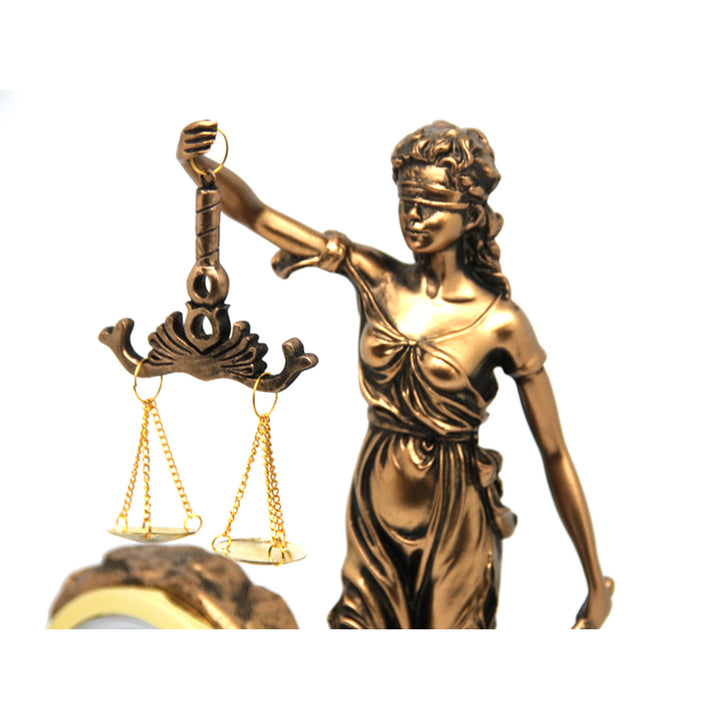 Beeldje van Temida Godin van de Gerechtigheid, klok, Koningin Isabel