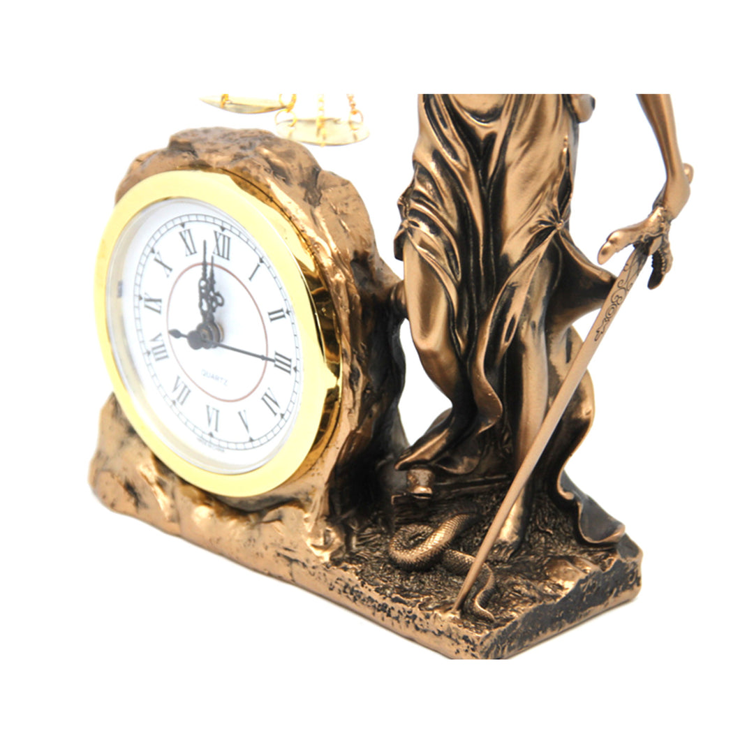 Beeldje van Temida Godin van de Gerechtigheid, klok, Koningin Isabel