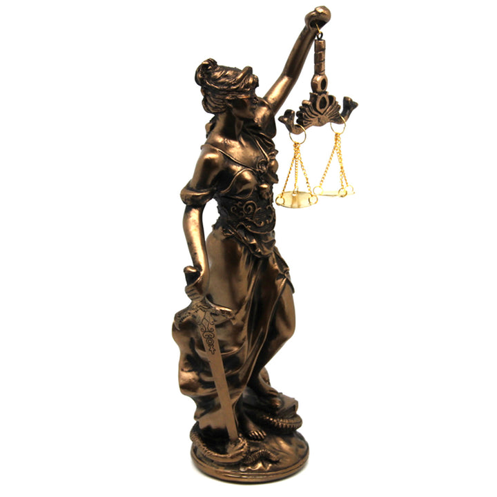 Beeldje van Temida met weegschaal en zwaard, bronzen juridische sculptuur, koningin Isabel