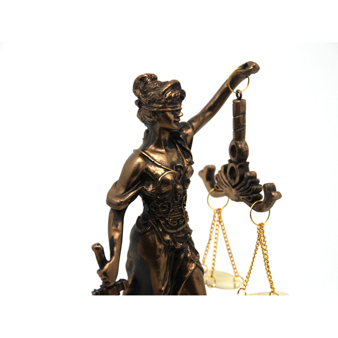 Queen Isabell - Klok - Klokfiguur van Themis met gewicht zwaard bronzen sculptuur