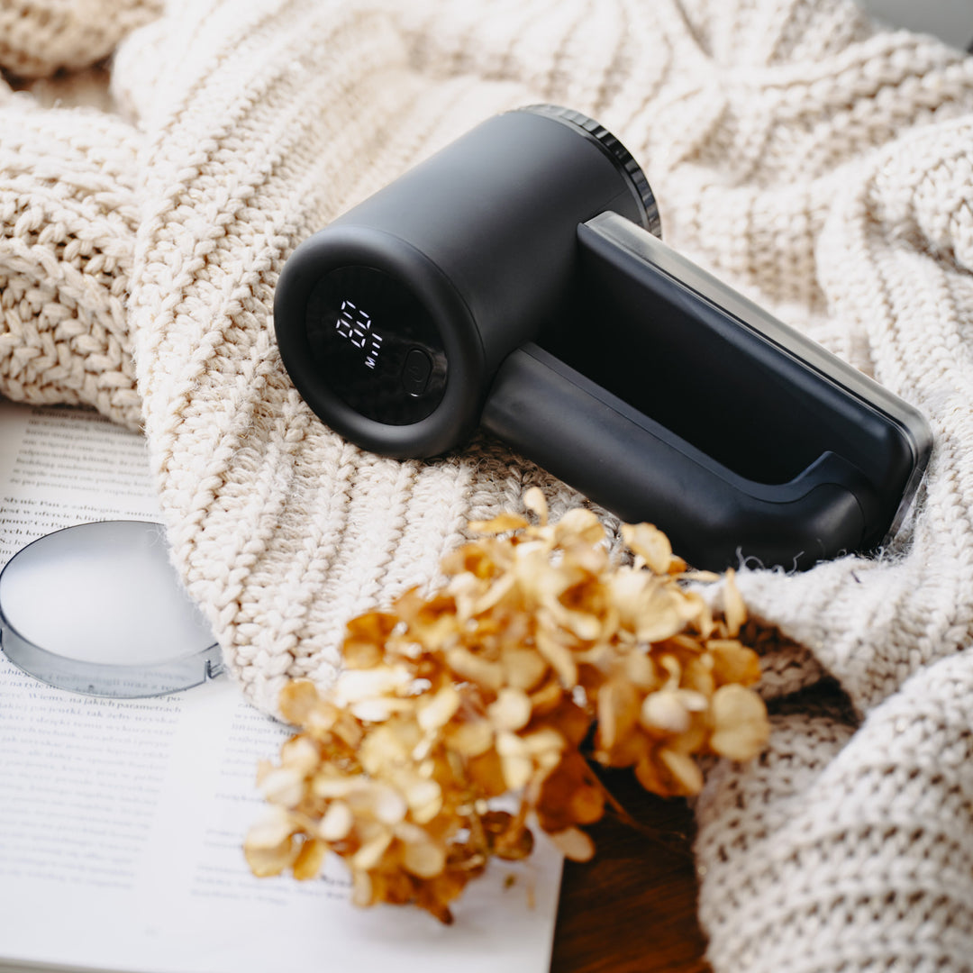 Adler - Kledingontpluizer - Kleding scheerapparaat - LCD-display - 3 snelheden - Zwart - AD 9617