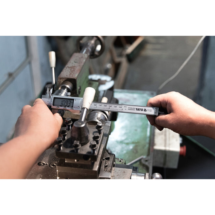 Yato elektronische schuifmaat, van roestvrij staal, nauwkeurigheid 0,02 mm, bereik 0-150 mm, schaal aangepast aan het metrische en inch-systeem, YT-7201