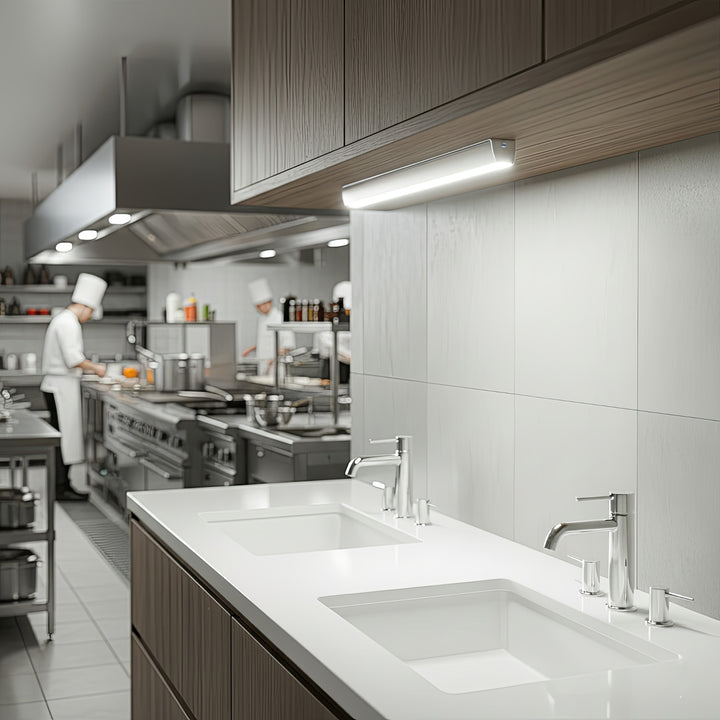 2x Maclean LED-keukenlamp, onderkastmodel met 9 SMD-lampjes, op batterijen, PIR-sensor aan/uit, MCE166 + 6x batterij R-06 R06 AA LR06 1,5 V VARTA Longlife Power