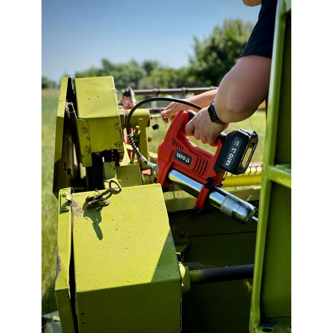 Yato accu-smeermachine, inclusief oplader en 3 Ah-accu, druk 620 bar, geïntegreerde LED-werkverlichting, hoog vermogen en capaciteit van 284 g/min, YT-07020