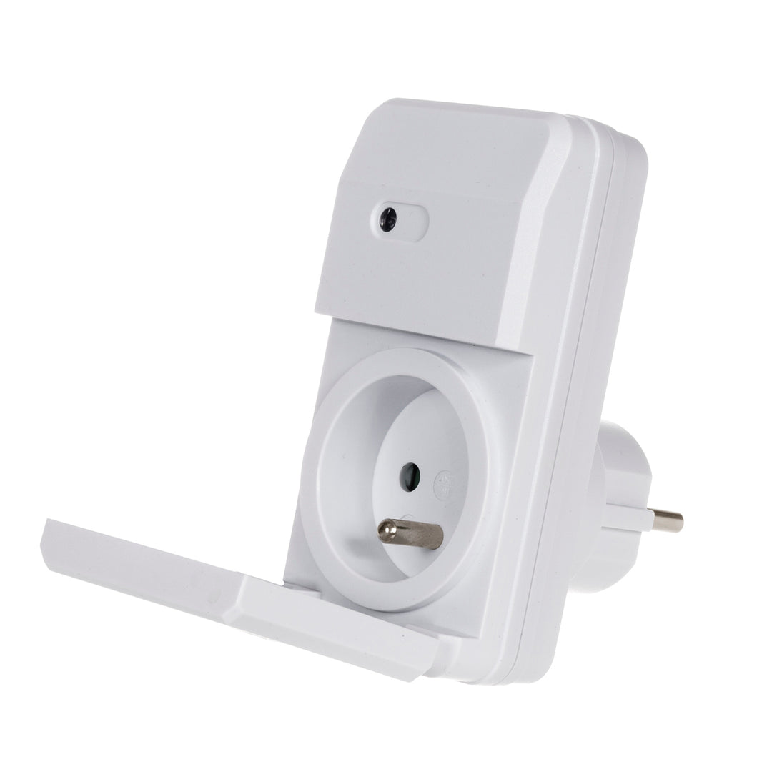 Stopcontact bestuurd door externe afstandsbediening Maclean Energy MCE158