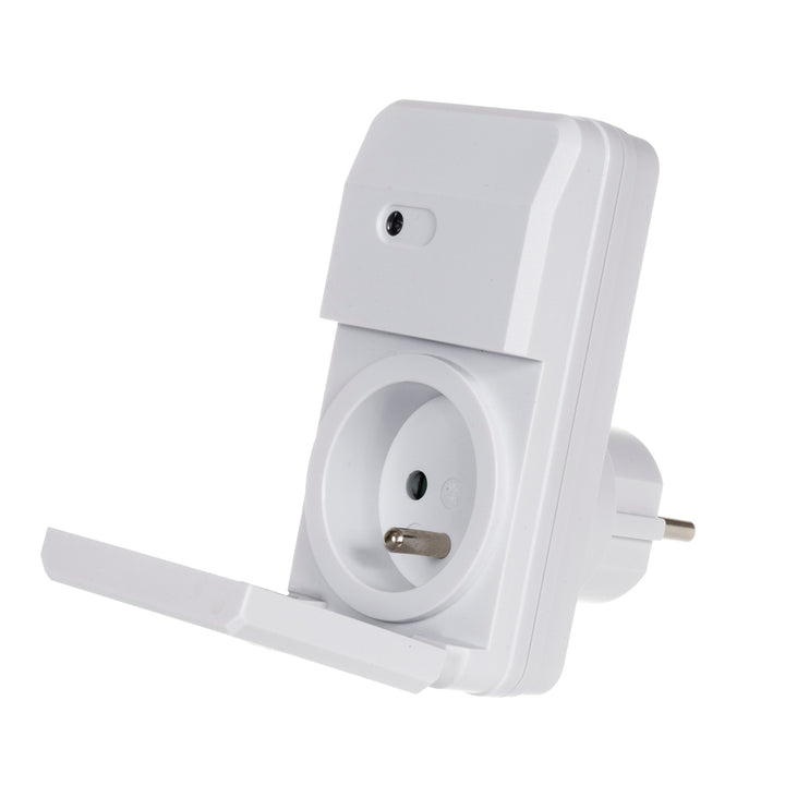 Stopcontact bestuurd door externe afstandsbediening Maclean Energy MCE158