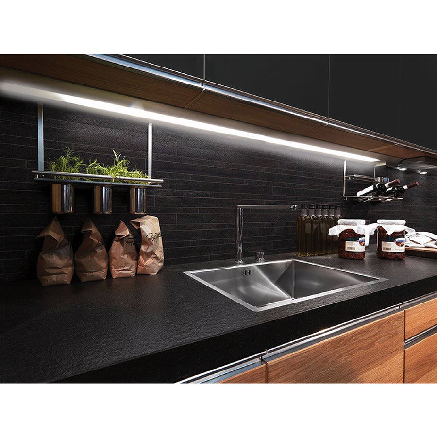 LED-lijnverlichting voor onderkast, set van 2 modules met afstandsbediening en voeding van Maclean Energy MCE245 – max. 4 modules per voeding