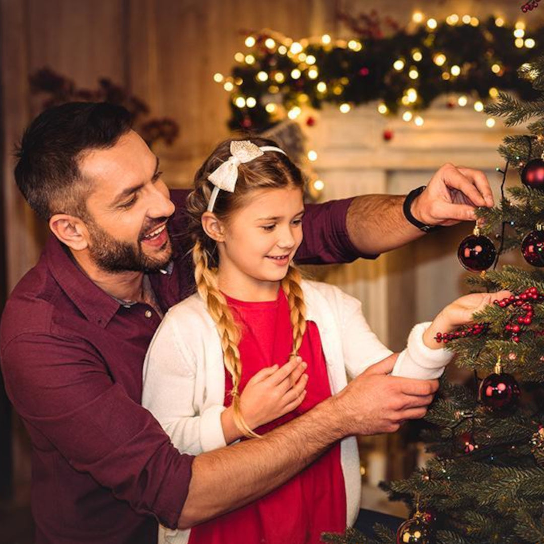 Novatom Premium PVC kerstboom 220 cm gesneden sparrenhout sneeuweffect natuurlijke dennenappels kerstboom incl. metalen standaard gemaakt van PVC-folie en PE-takken