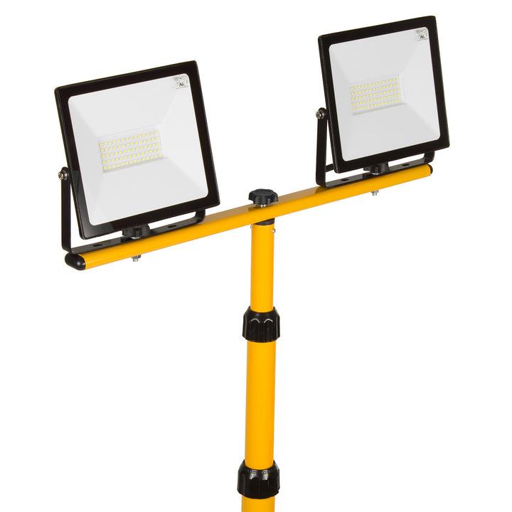 Maclean MCE583 Statief met 2 x schijnwerpers Bouwspots Werklamp Schijnwerper Standaard Bouwspotstatief Telescoop 62-150 cm In hoogte verstelbaar Staal (Neutraal wit 2x 50 W) [Energieklasse F]