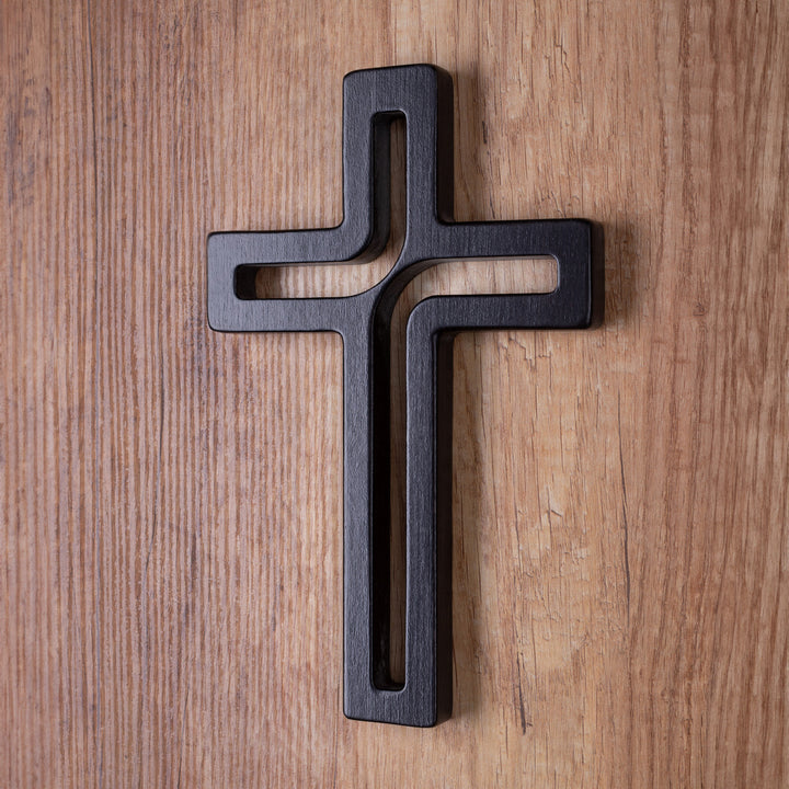 Houten hangend kruis modern zwart 18x12x1,5 cm