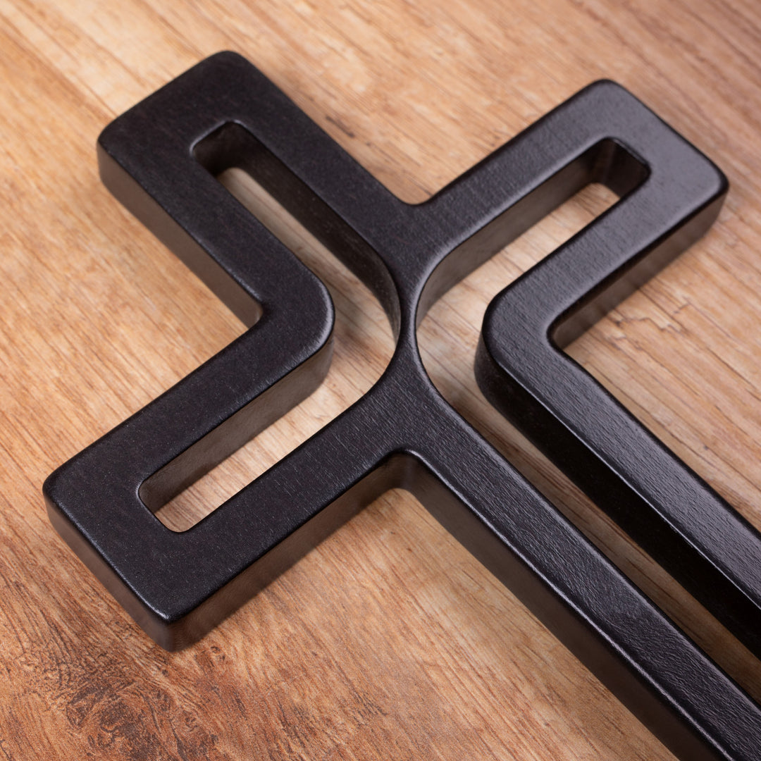 Houten hangend kruis modern zwart 18x12x1,5 cm