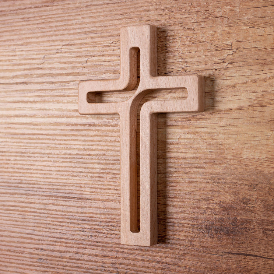 Houten hangend kruis modern naturel 30x18x1,8 cm