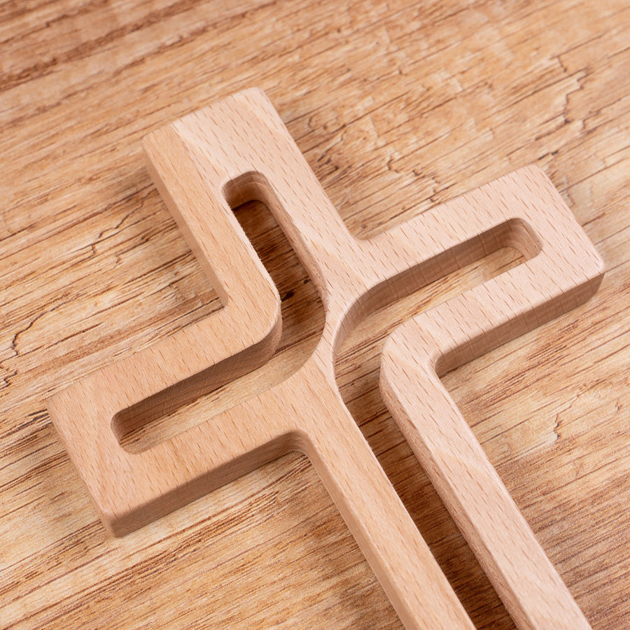 Houten hangend kruis modern naturel 30x18x1,8 cm